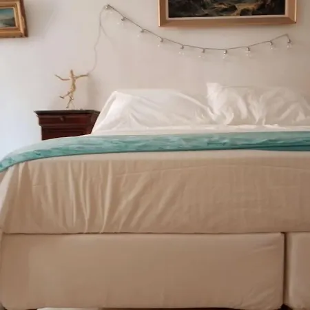 Апартаменты Spacious Artist's On Canal In Center - 100 Square Meters Венеция