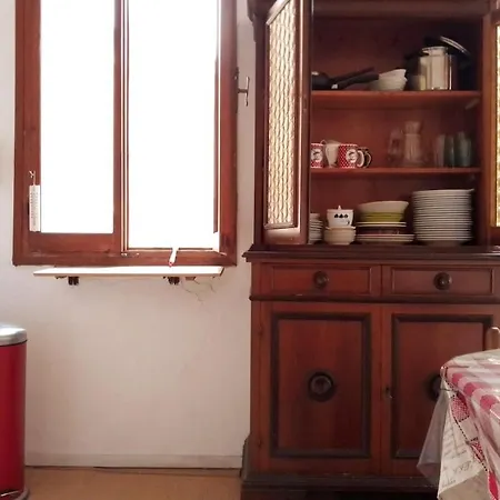 Spacious Artist's On Canal In Center - 100 Square Meters Апартаменты