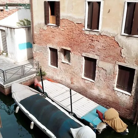 Spacious Artist's On Canal In Center - 100 Square Meters