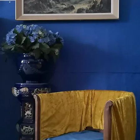 Spacious Artist's On Canal In Center - 100 Square Meters شقة البندقية